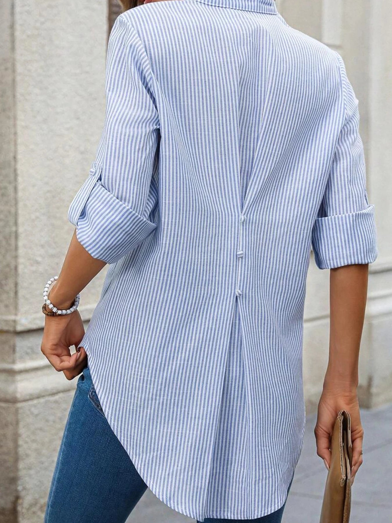 A women's blue and white vertical striped V-neck medium-sleeved loose shirt casual commuting style thin and light top